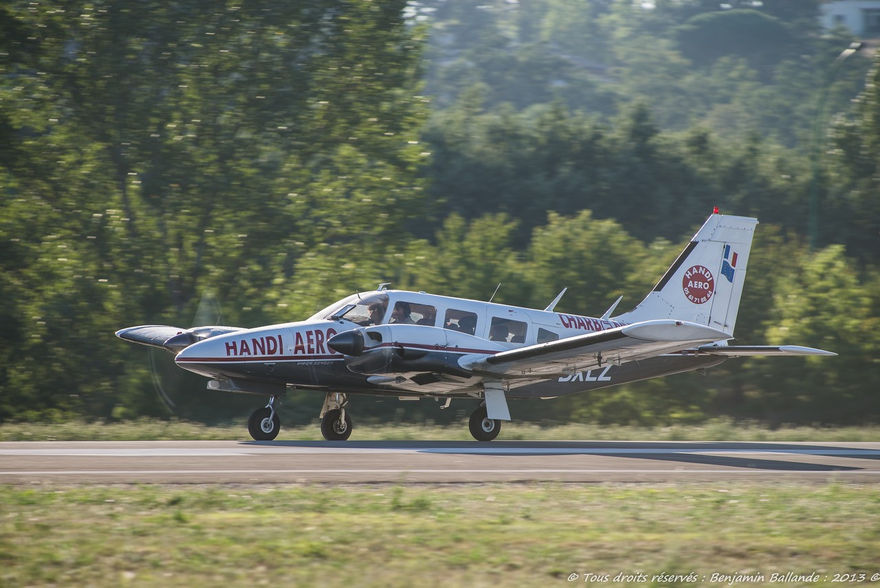 Piper PA-34 Seneca - F-BXLZ