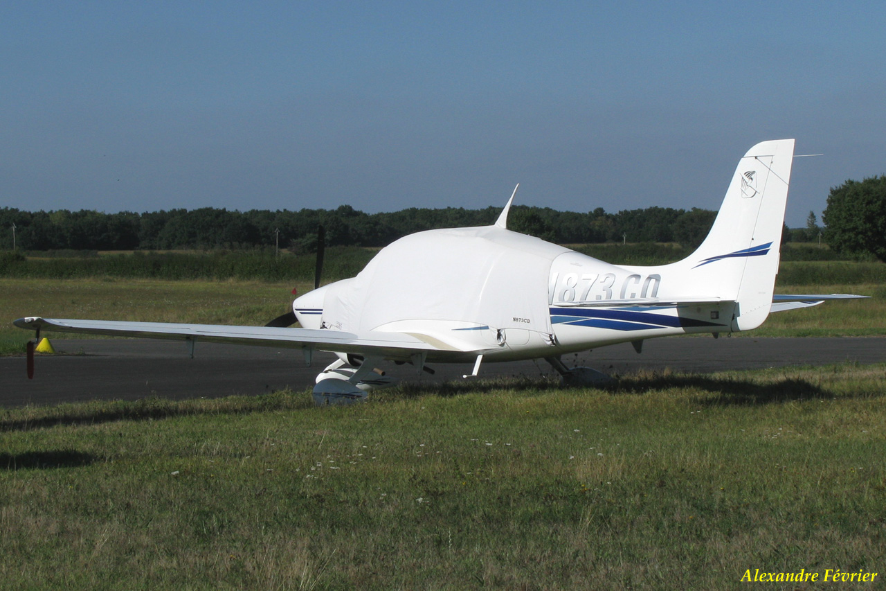 Cirrus SR20 - N873CD