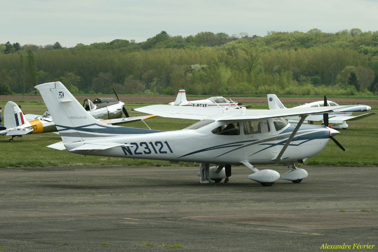Cessna 182 - N23121