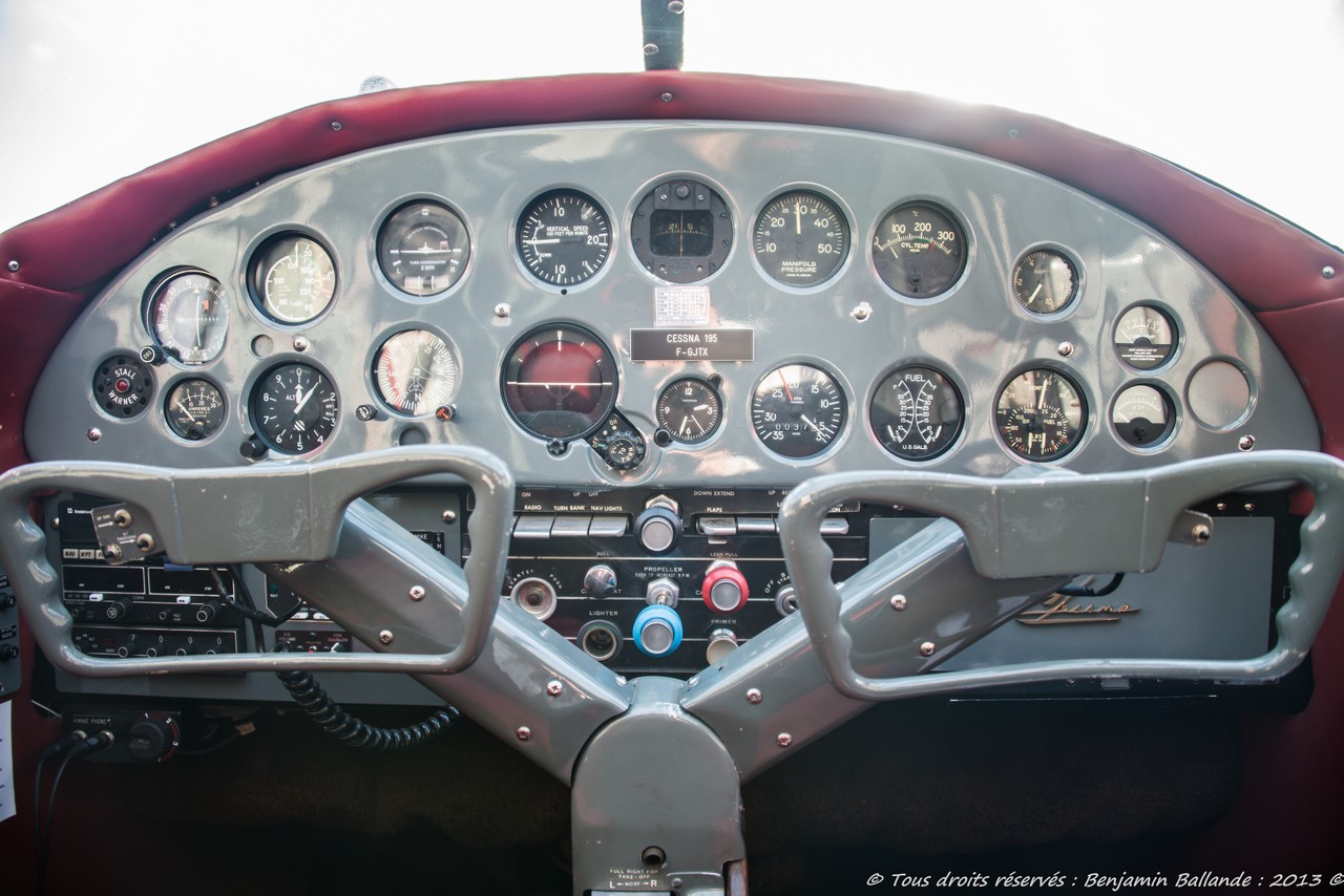 Cessna 195 - F-GJTX