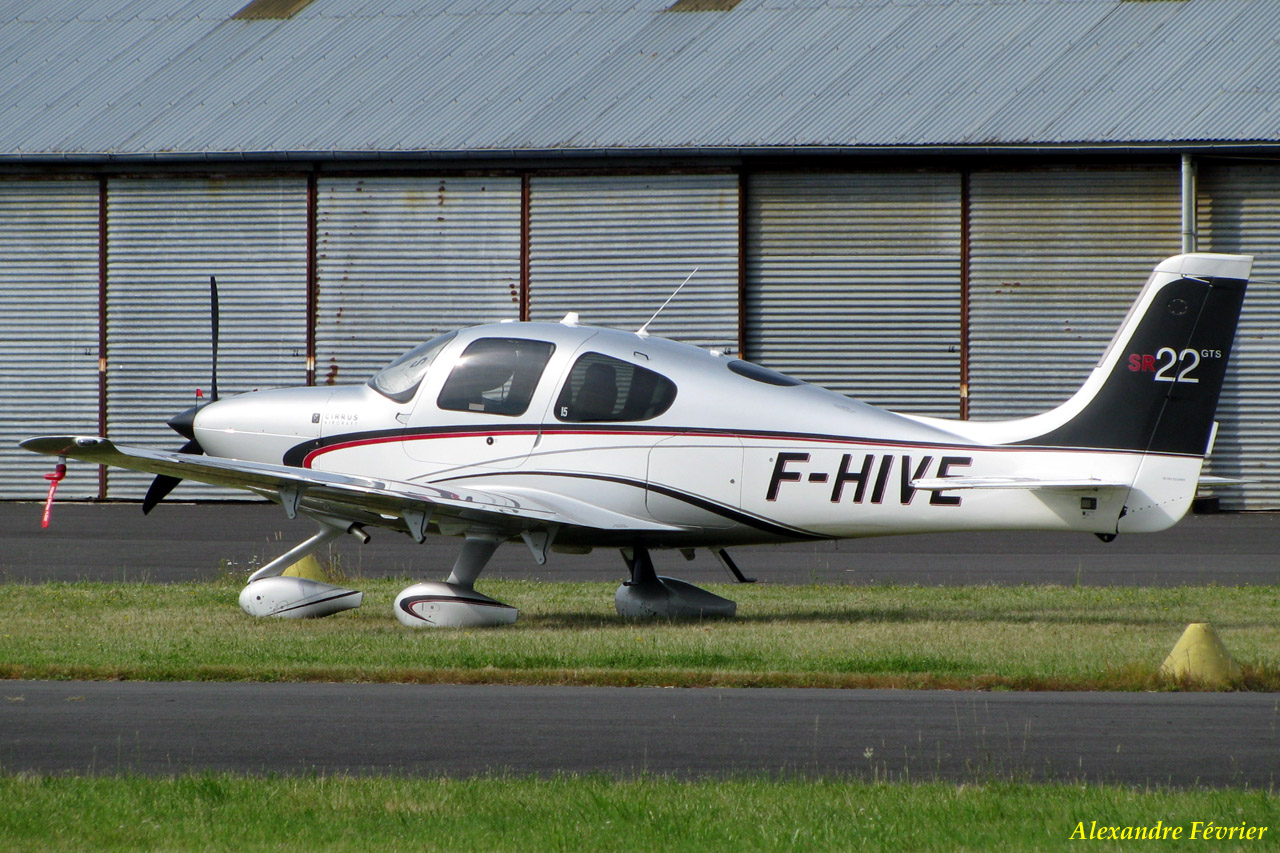 Cirrus SR22 - F-HIVE