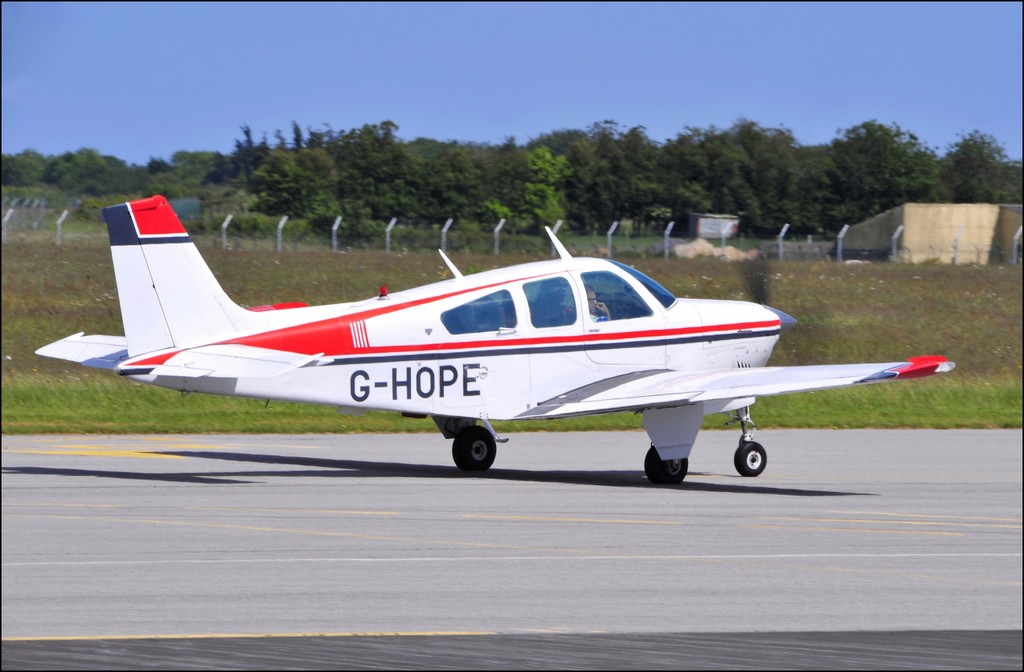 Beech 33 Bonanza - G-HOPE