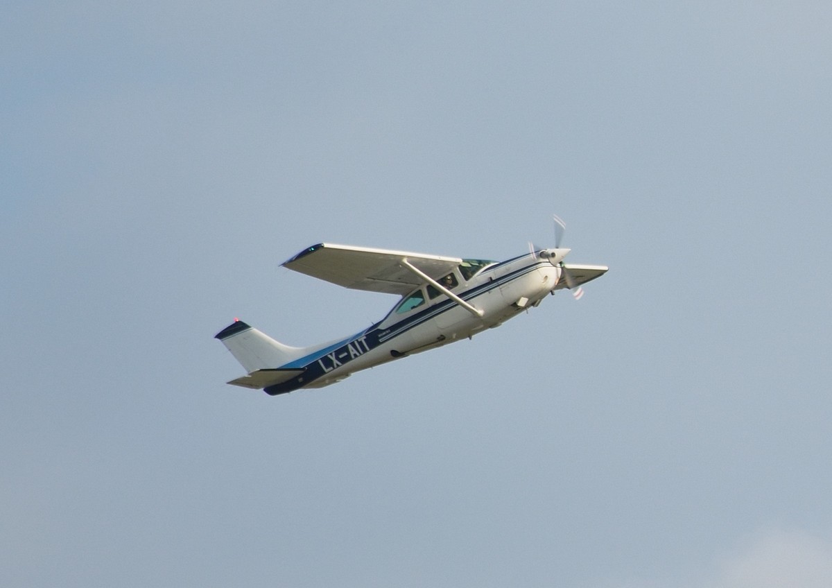Cessna 182 RG - LX-AIT
