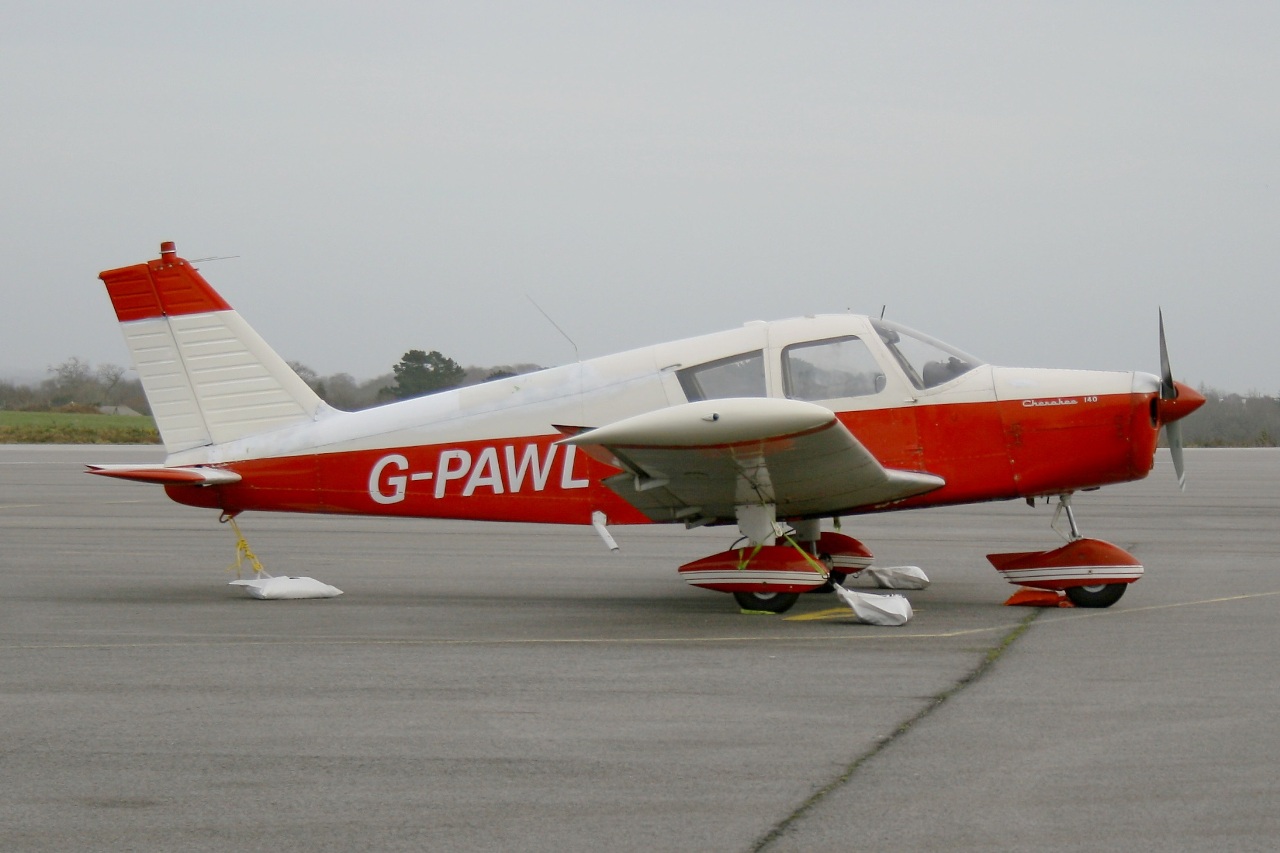 Piper PA-28-140 Cherokee - G-PAWL