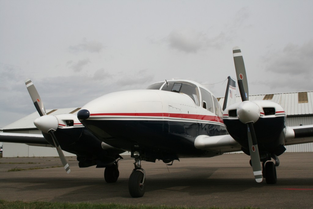 Piper PA-23-250 Aztec - N617CV