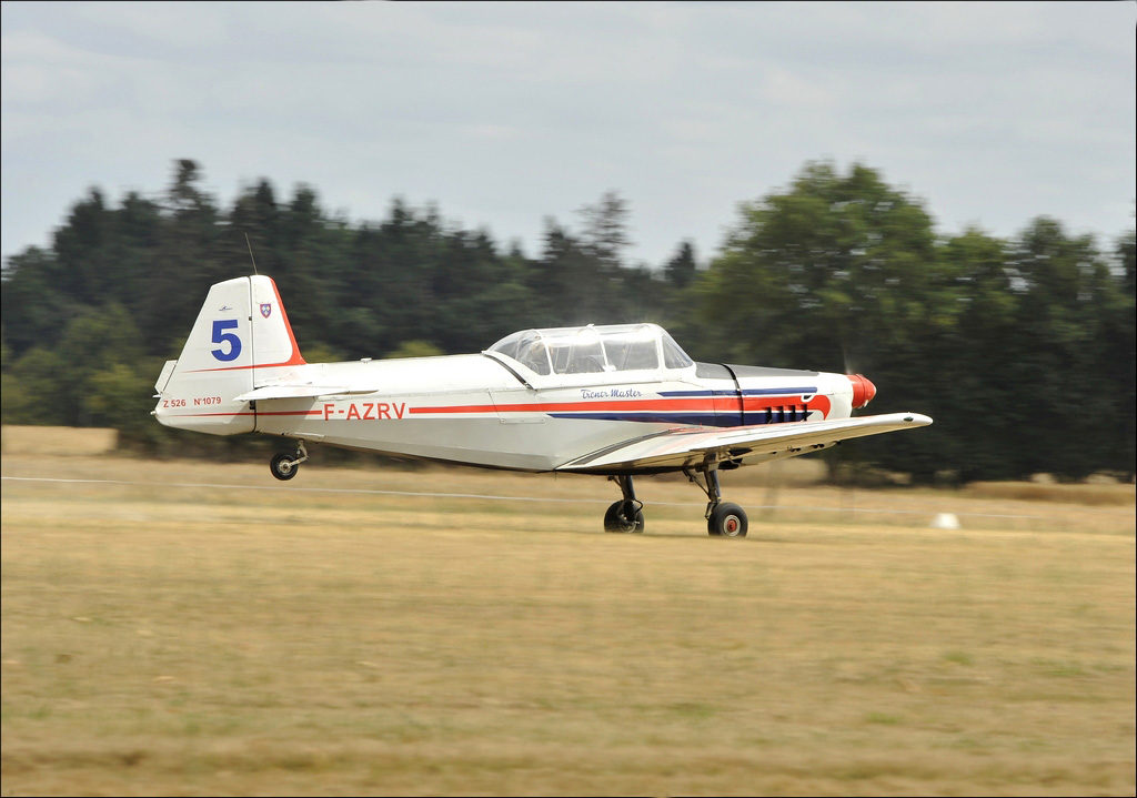 Zlin 526 - F-AZRV