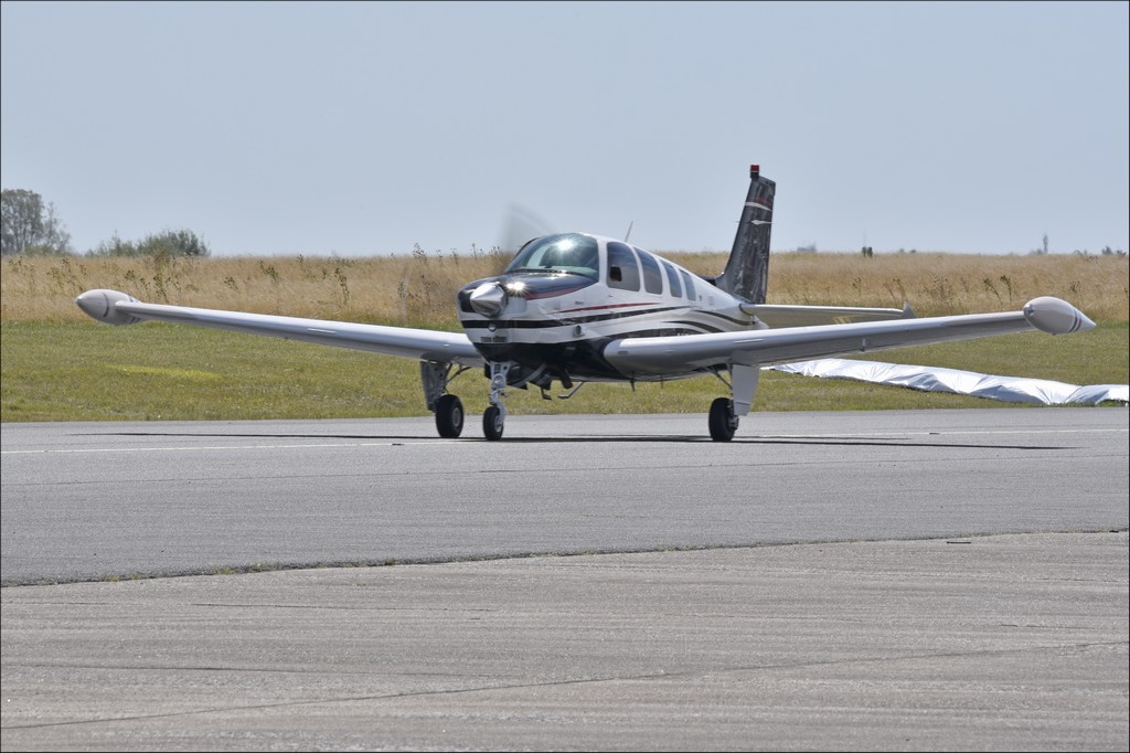 Beech 36 Bonanza - N930DB