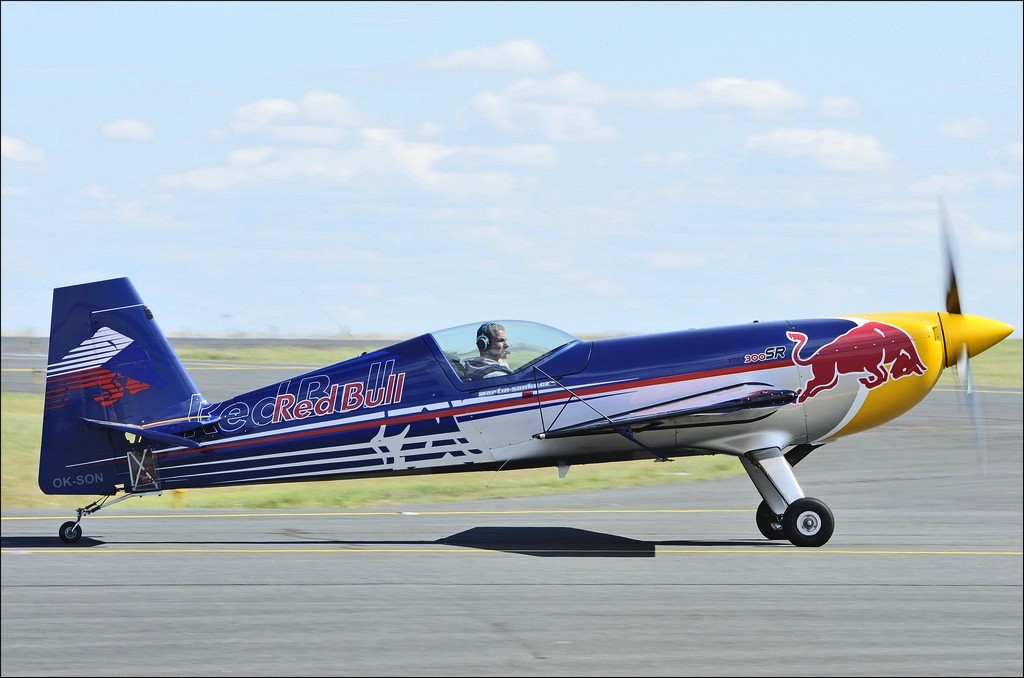 Extra 300 - OK-SON