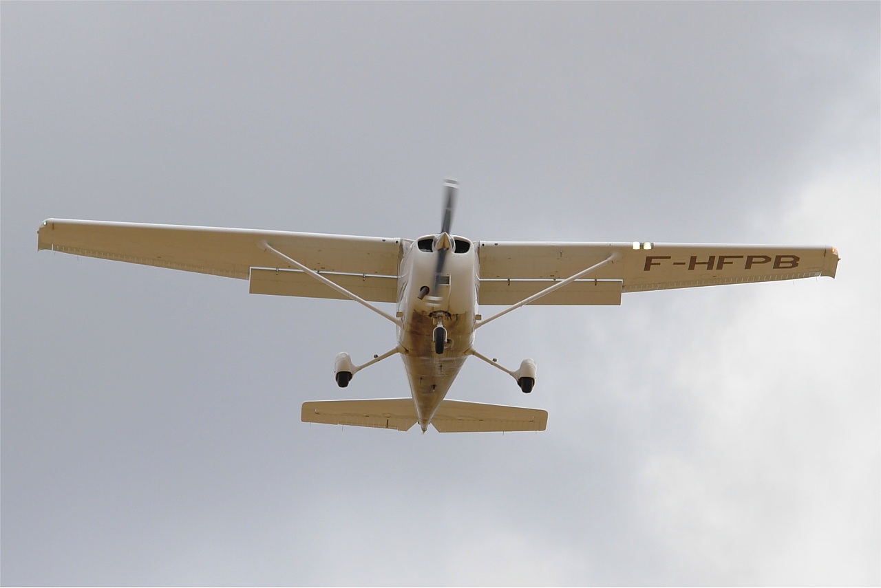 Cessna 172 - F-HFPB