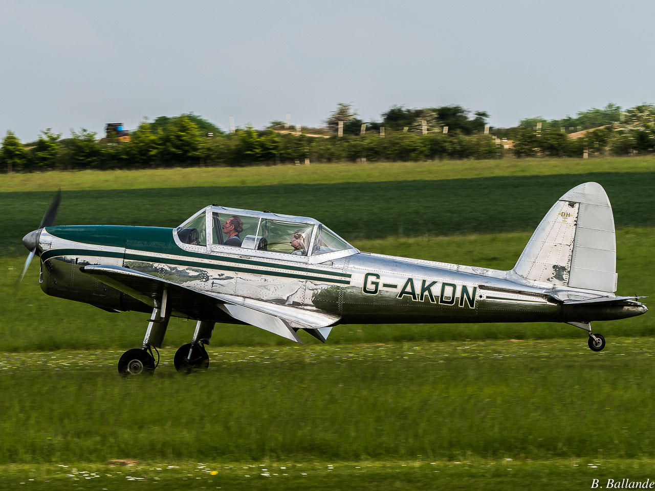 De Havilland Canada DHC-1 Chipmunk - G-AKDN