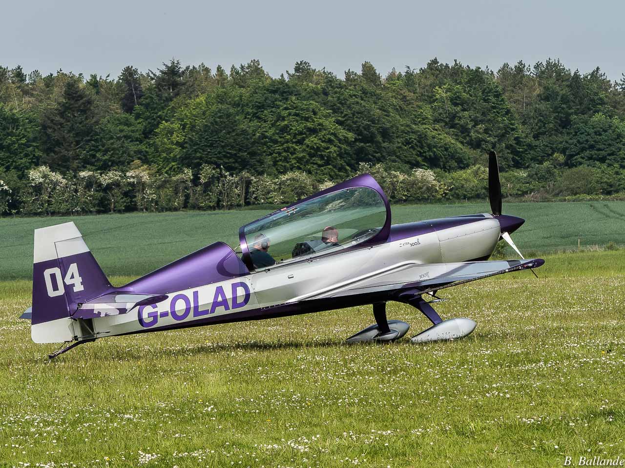 Extra 300 - G-OLAD