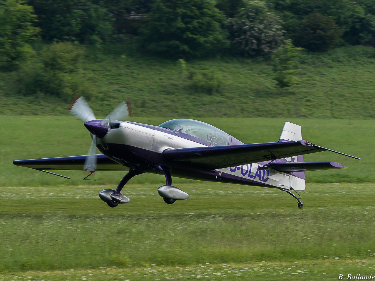 Extra 300 - G-OLAD