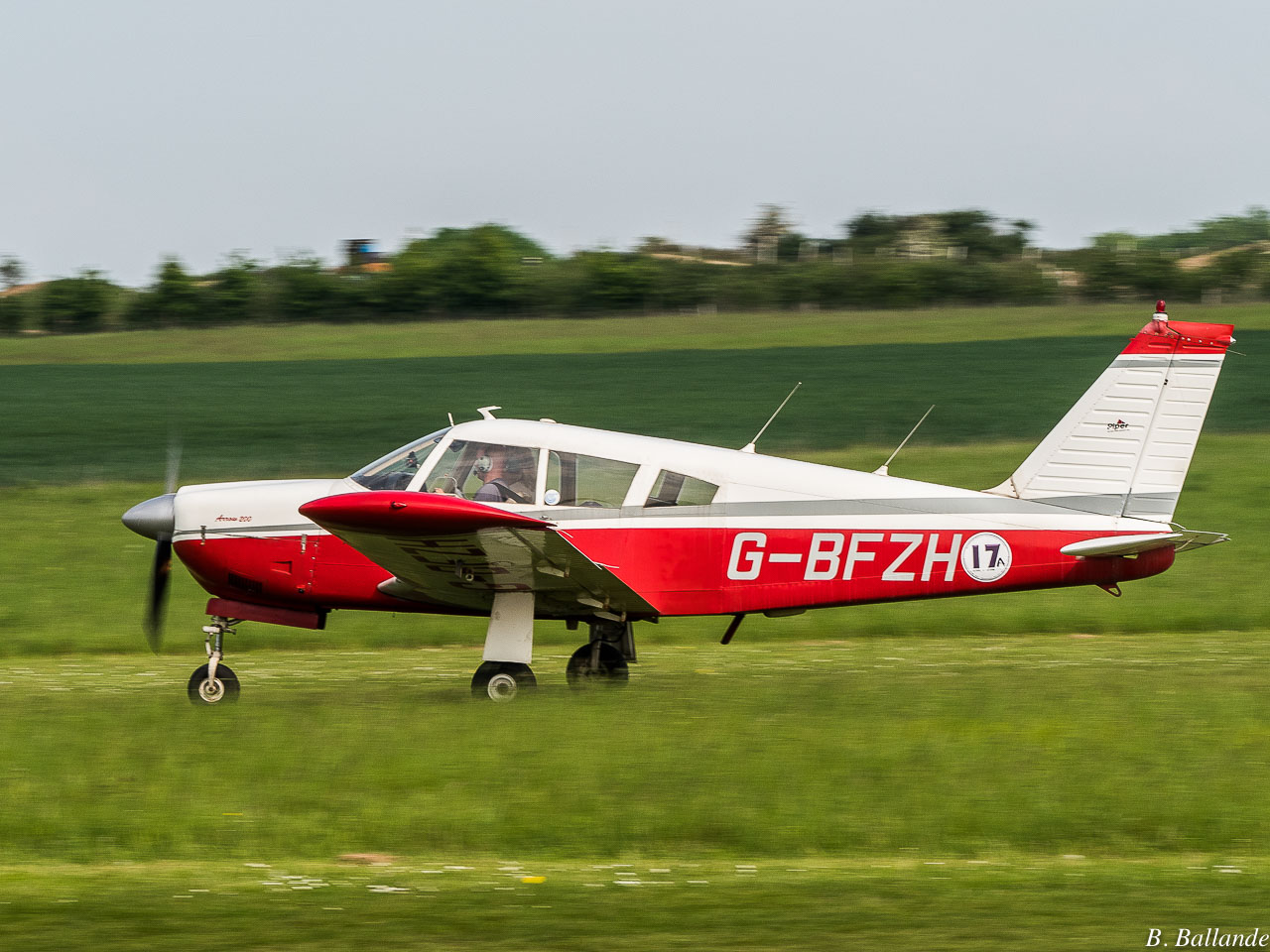 Piper PA-28 R-201 Arrow - G-BFZH