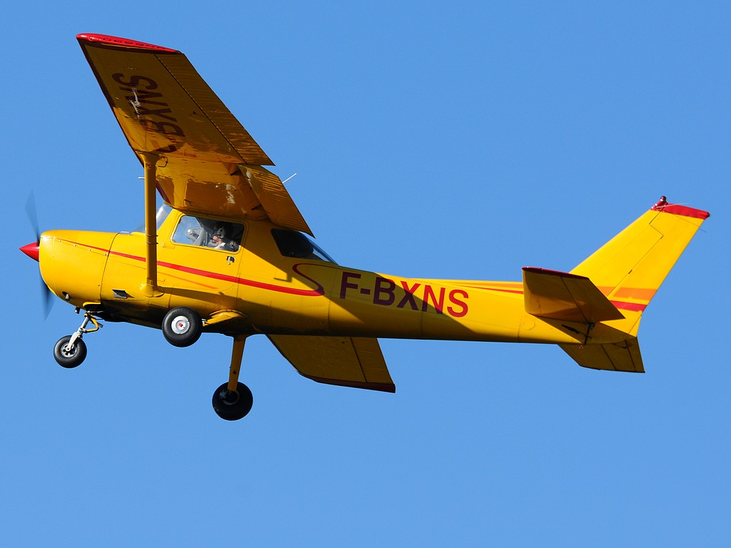 Cessna 150 - F-BXNS