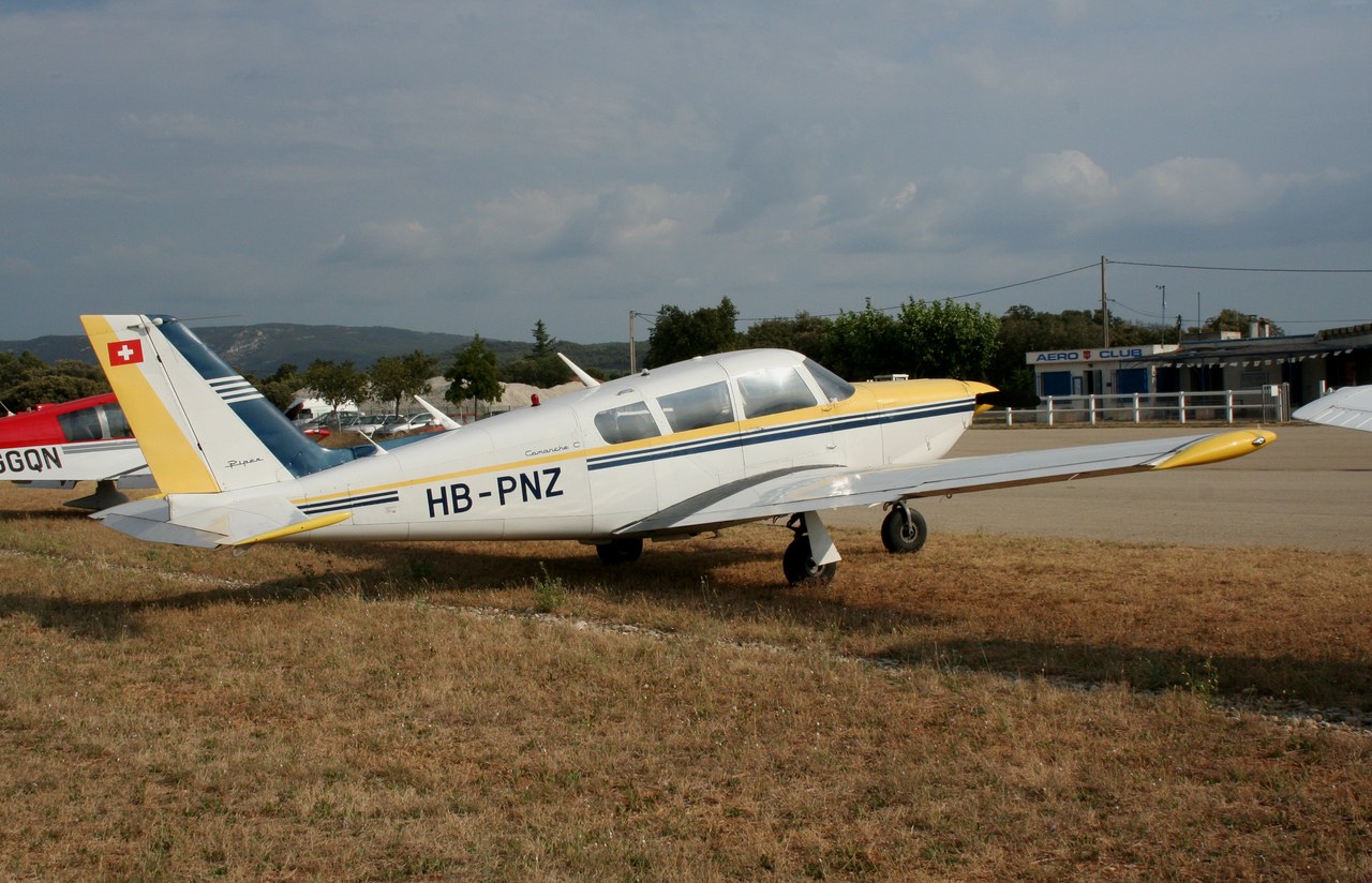 Piper PA-24-260 Comanche C - HB-PNZ