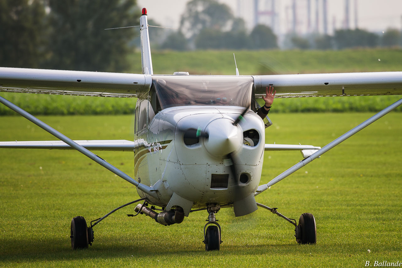 Cessna 206 - N989DE