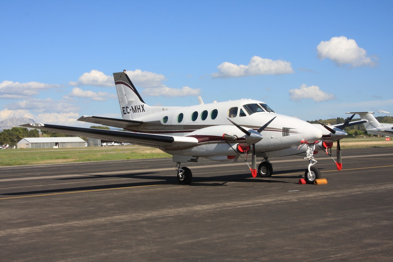 Beech 90 King Air - EC-MHX