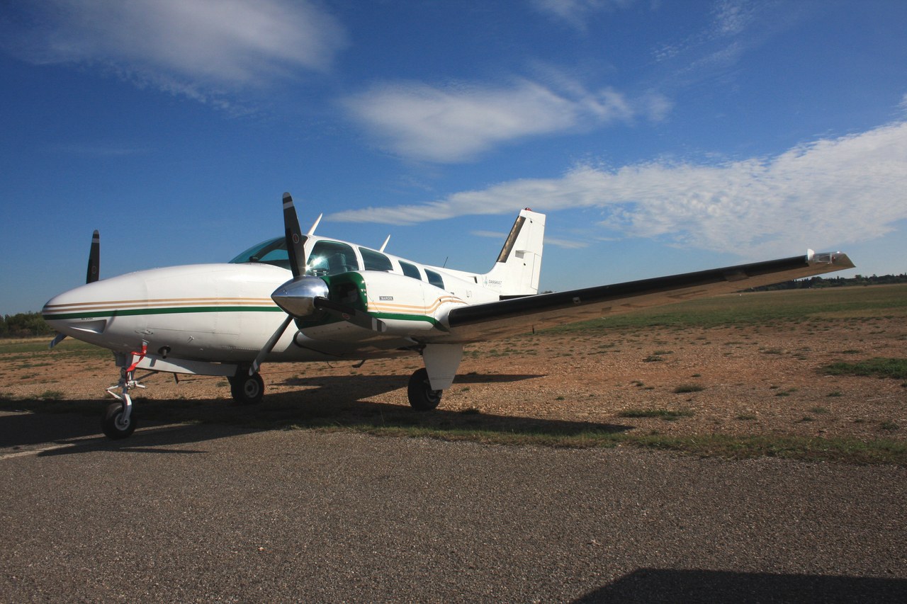 Beech 58 Baron - F-BXLF