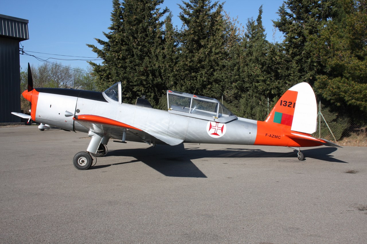 De Havilland Canada DHC-1 Chipmunk - F-AZMC
