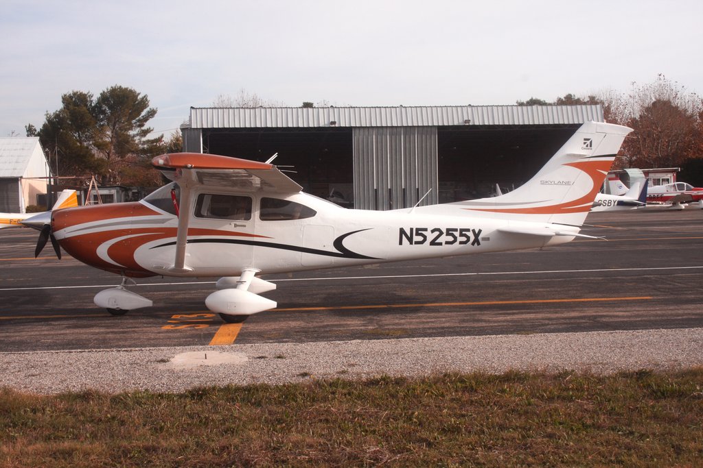 Cessna 182 - N5255X