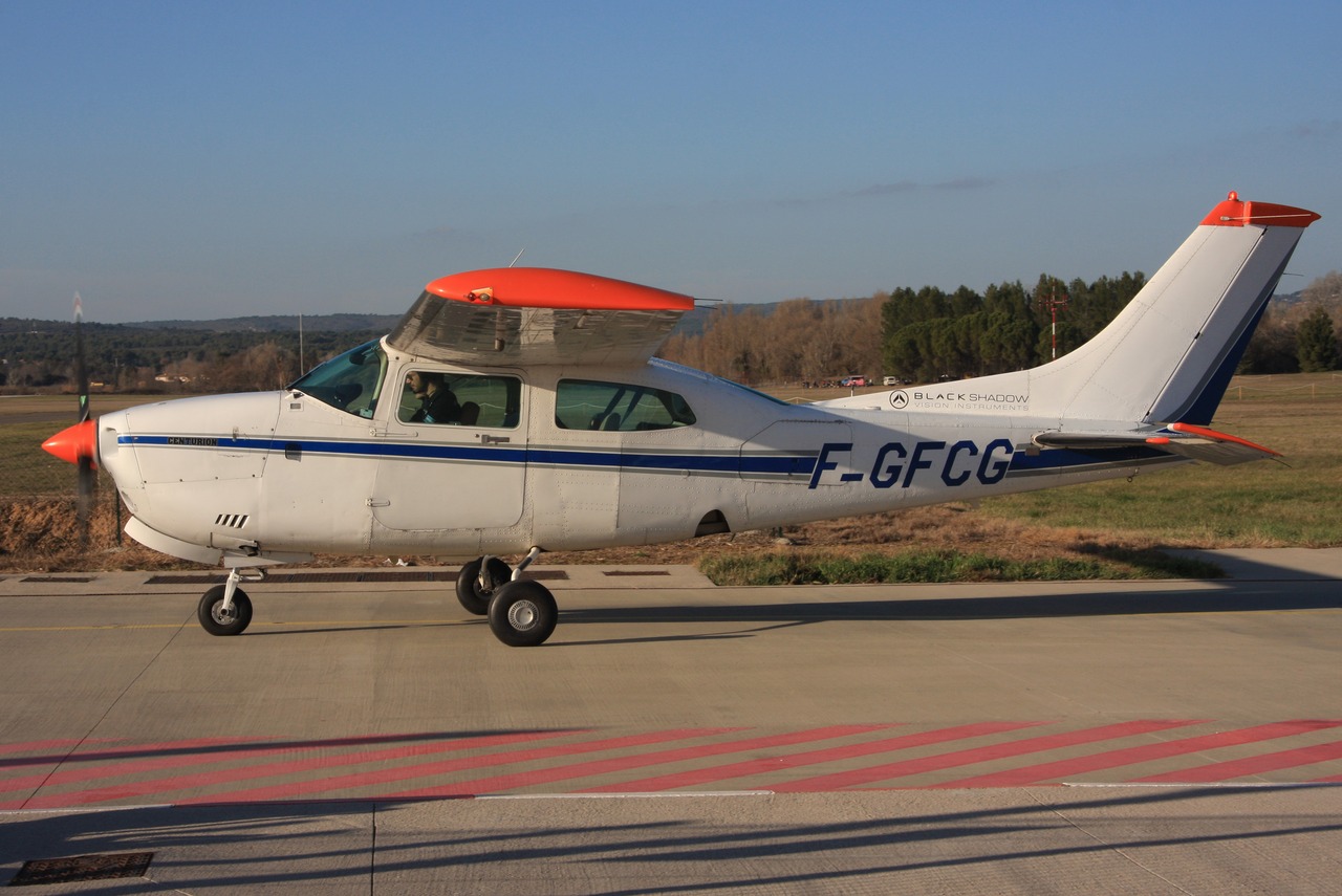 Cessna 210 - F-GFCG