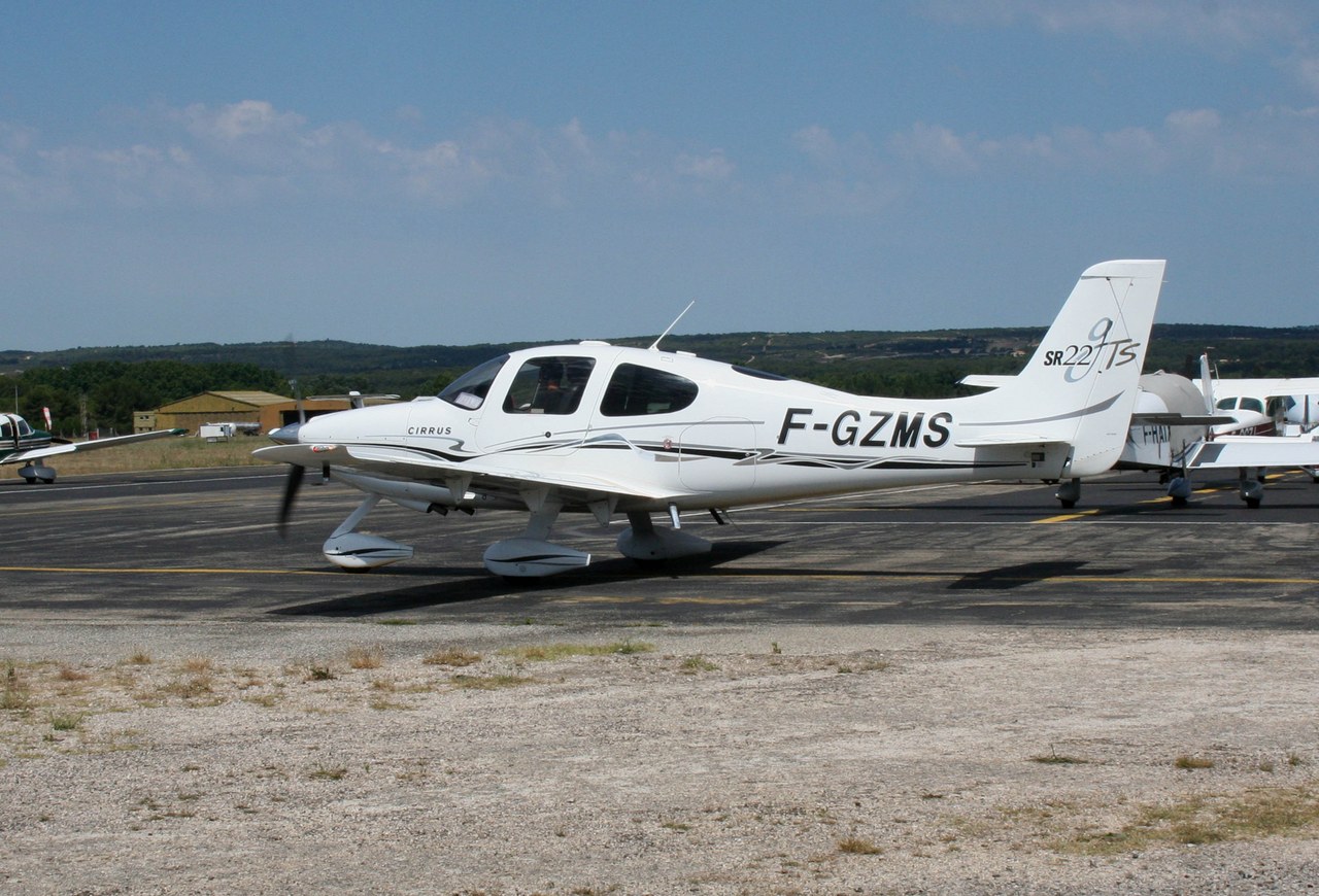 Cirrus SR22 - F-GZMS