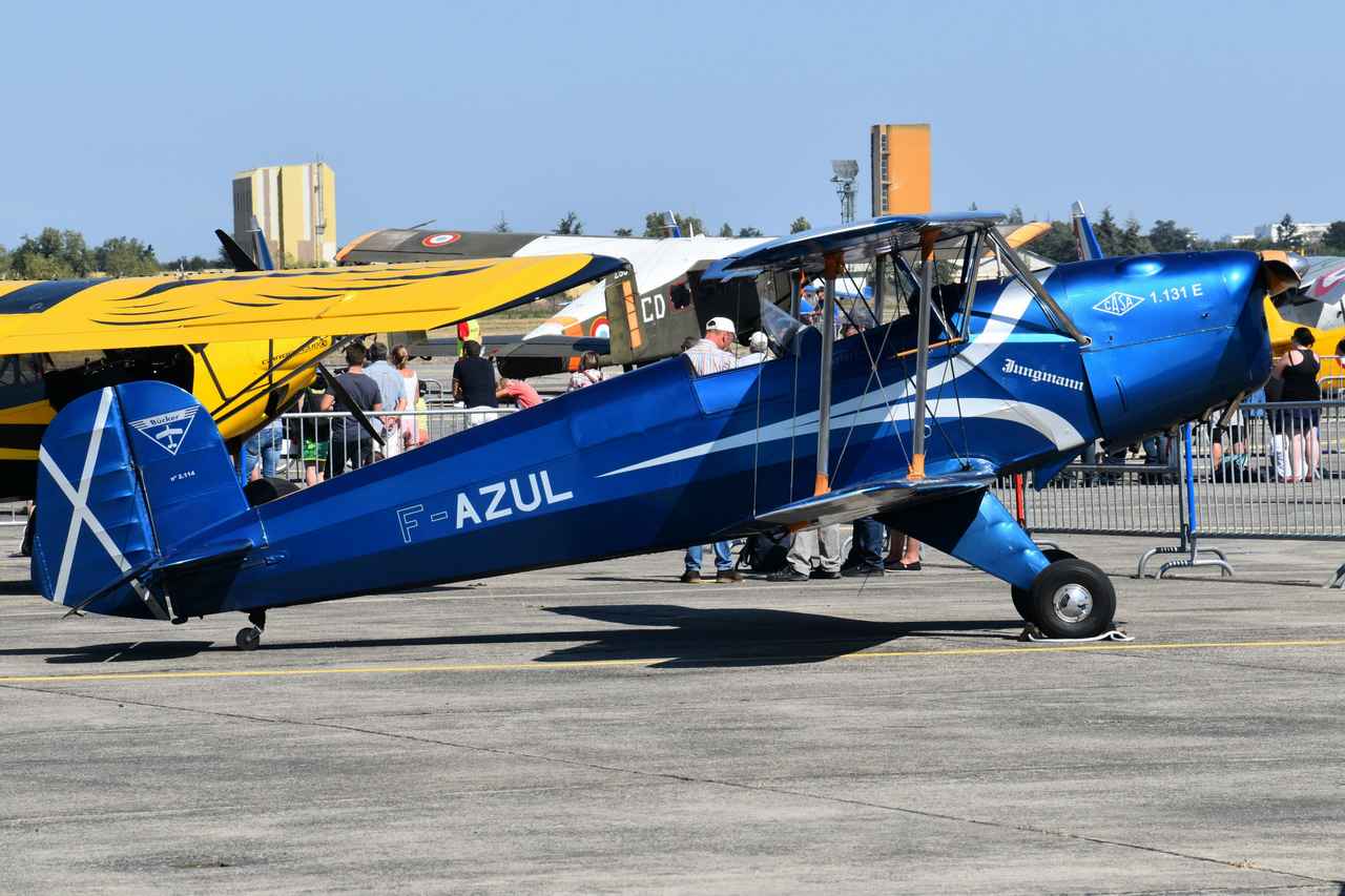 Casa 1131 E Jungmann - F-AZUL