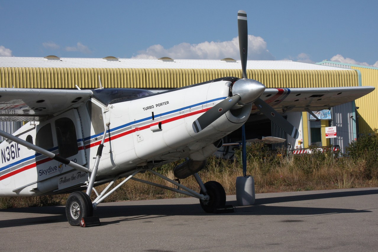 Pilatus PC6 Turbo Porter - N321F