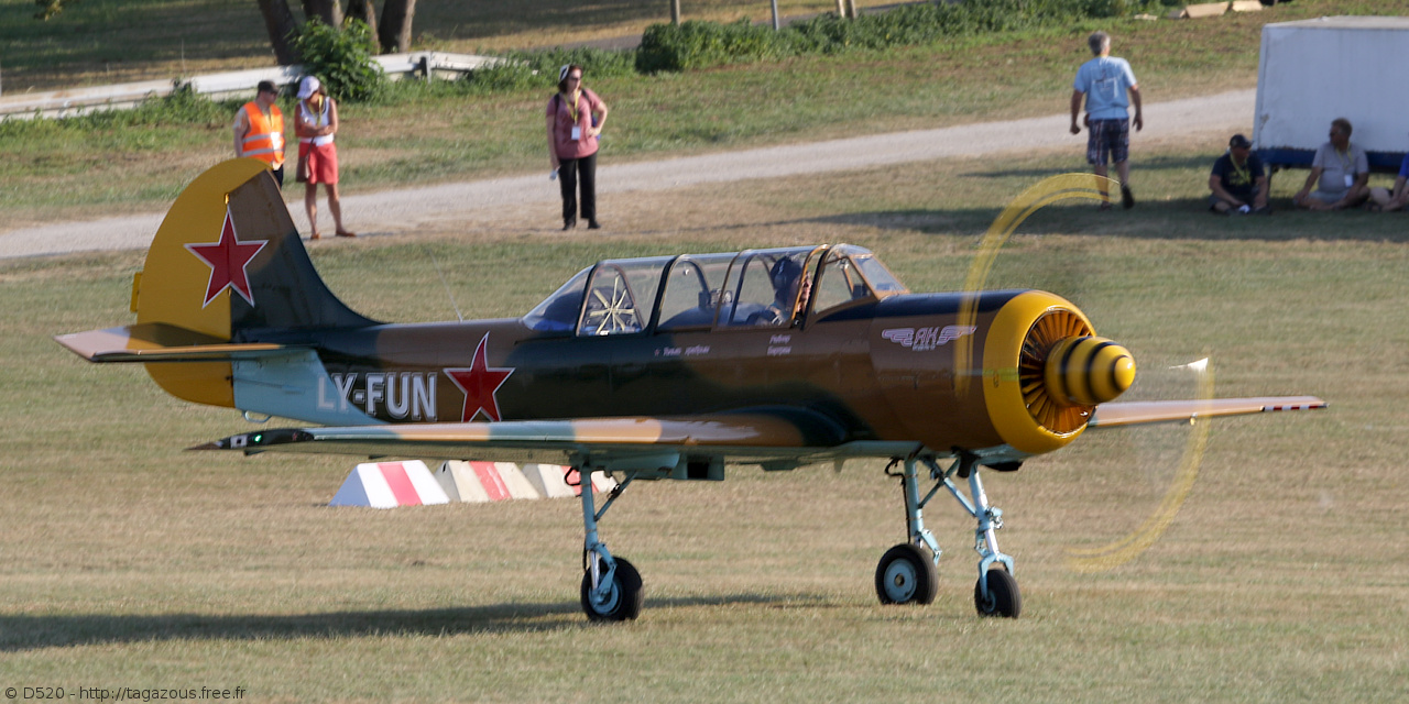 Yakovlev Yak-52 - LY-FUN