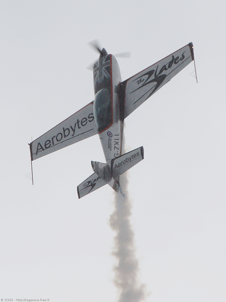 Extra 300 - G-ZXLL
