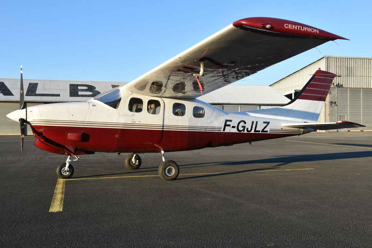 Cessna 210 - F-GJLZ
