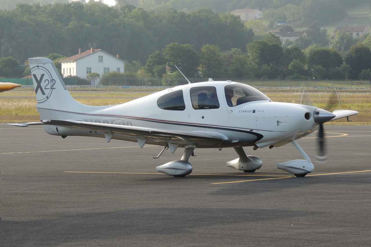 Cirrus SR22 - N326DC