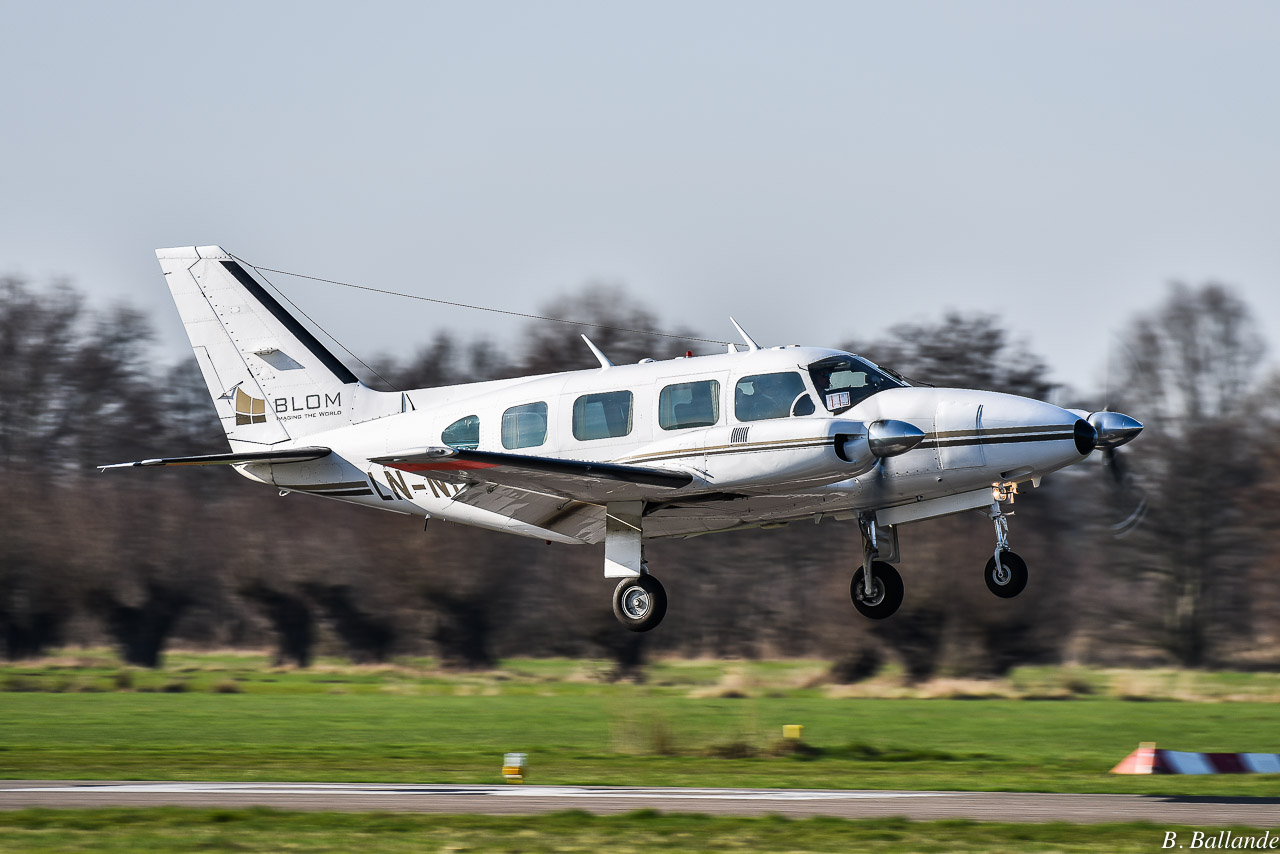 Piper PA-31-350 Navajo - LN-NPZ