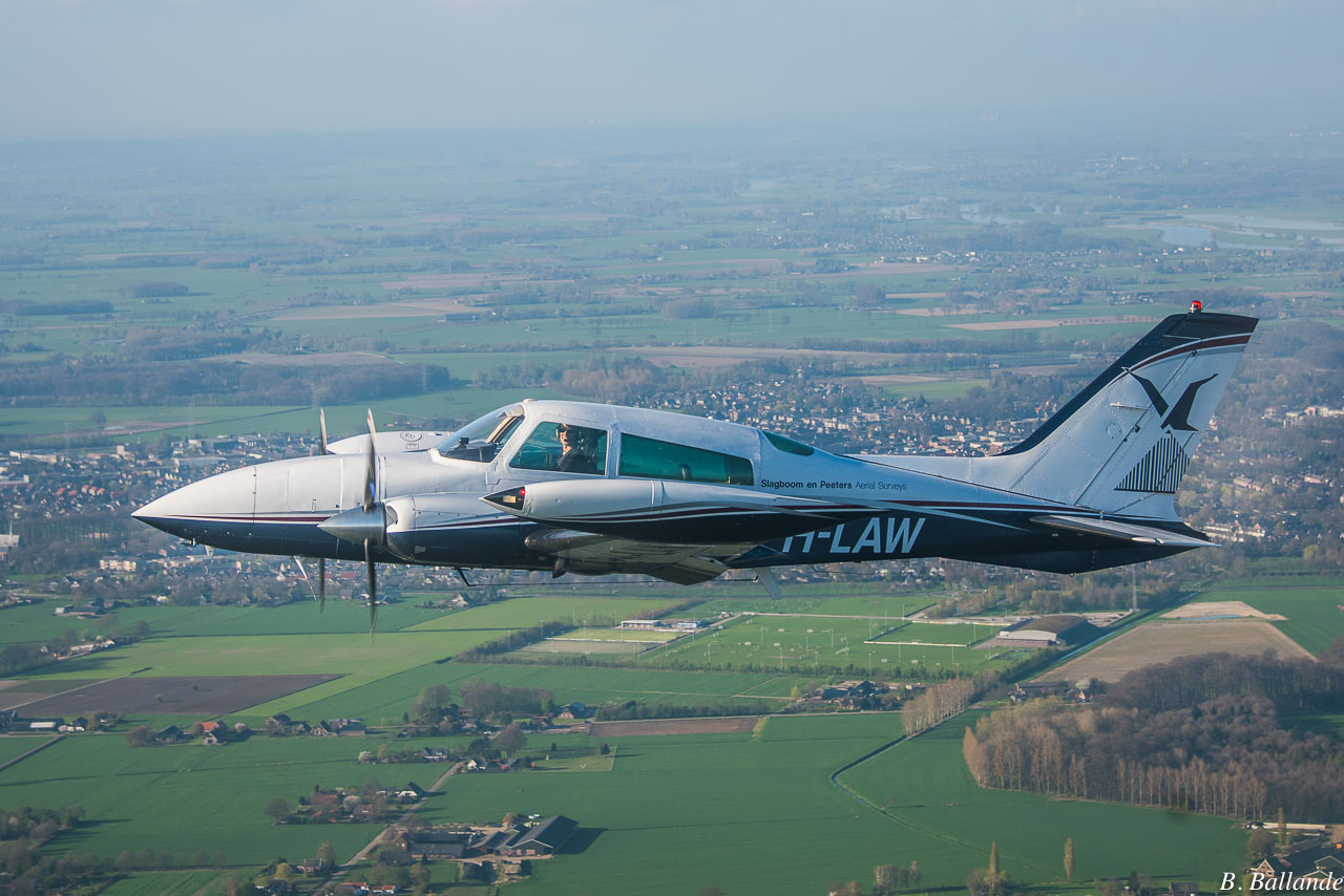 Cessna 310 - PH-LAW
