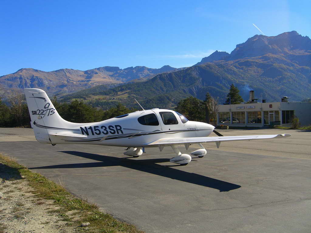 Cirrus SR22 - N153SR
