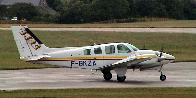 Beech 58 Baron - F-GKZA