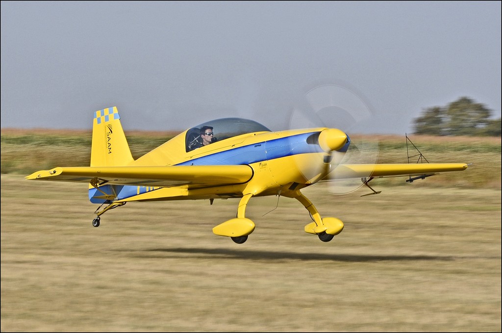 Extra 300 - F-HLIL