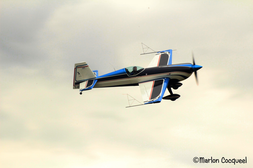 Extra 330 - F-HDBV