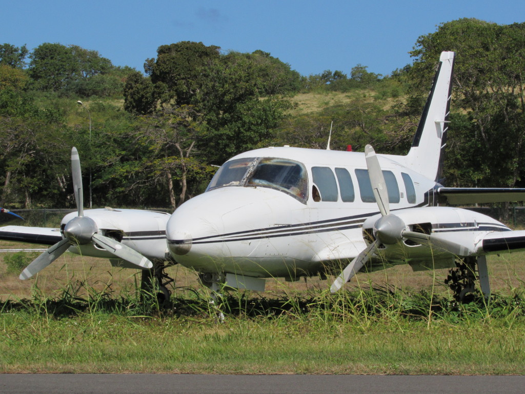Piper PA-31-350 Navajo Chieftain - N132MF