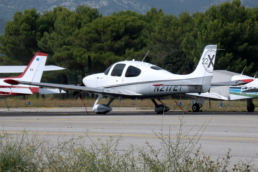 Cirrus SR22 - N217ET