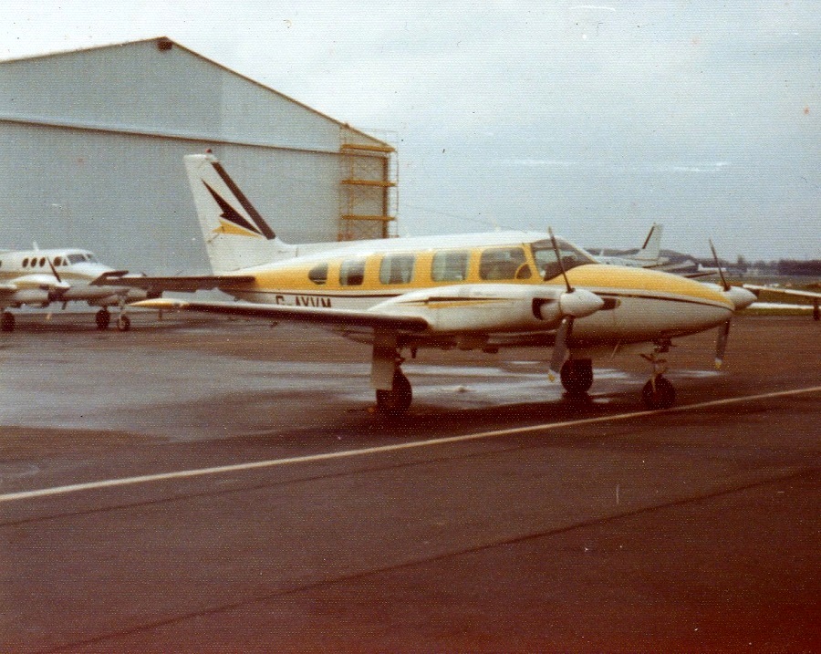 Piper PA-31 Navajo - G-AYVM