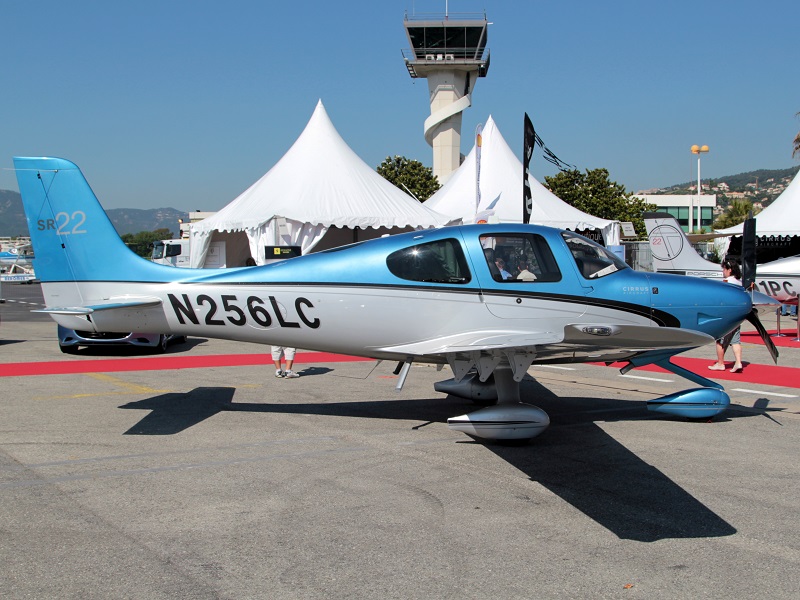 Cirrus SR22 - N256LC