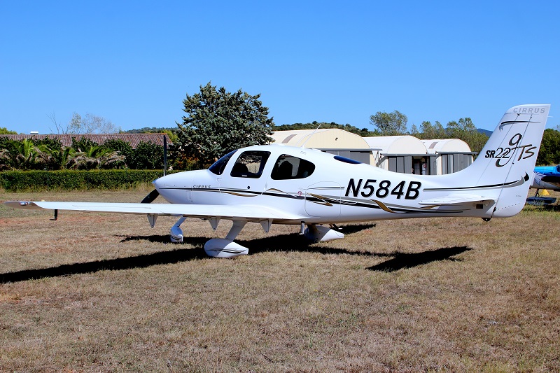 Cirrus SR22 - N584B