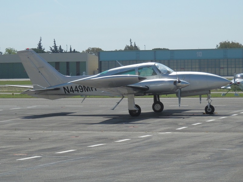 Cessna 310 - N449MH