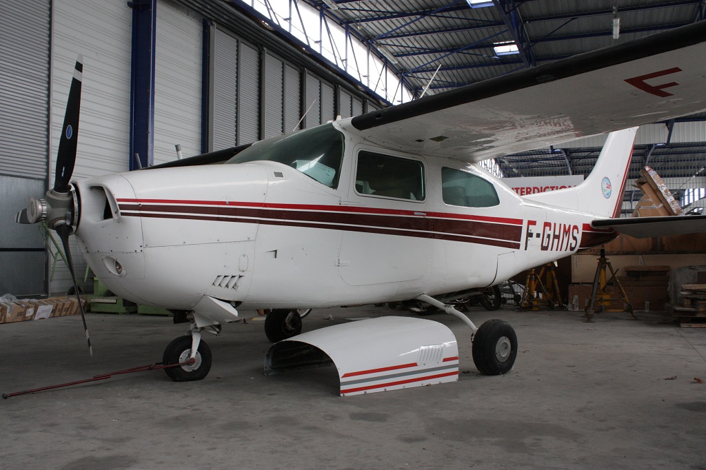 Cessna 210 - F-GHMS