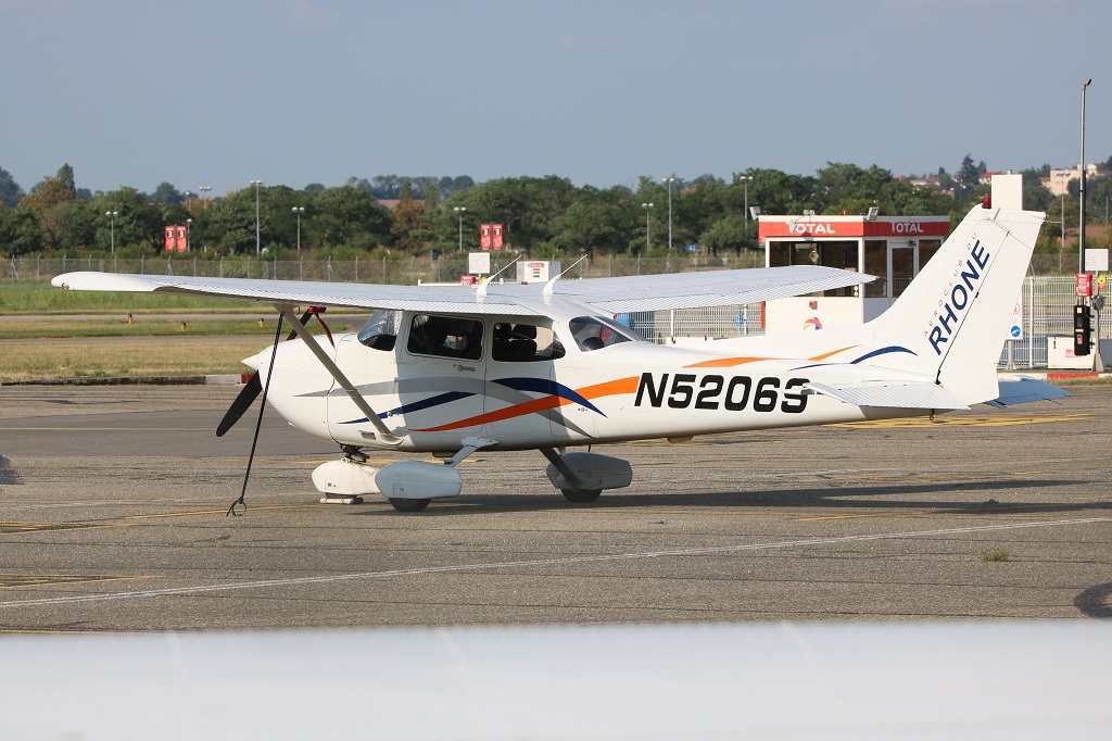Cessna 172 - N5206S