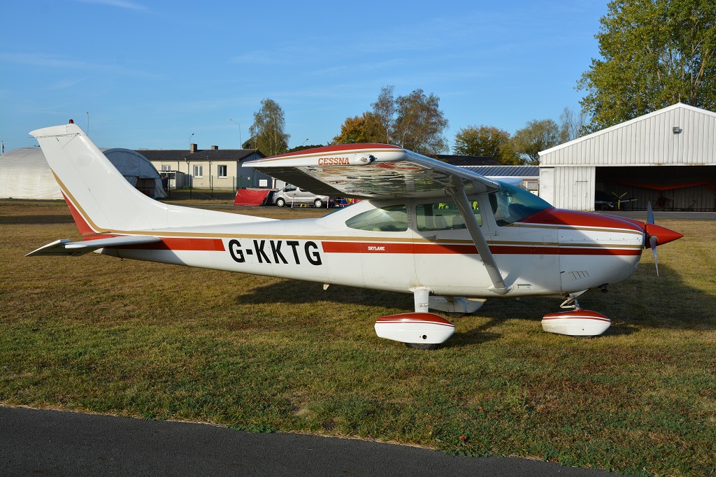 Cessna 182 - G-KKTG