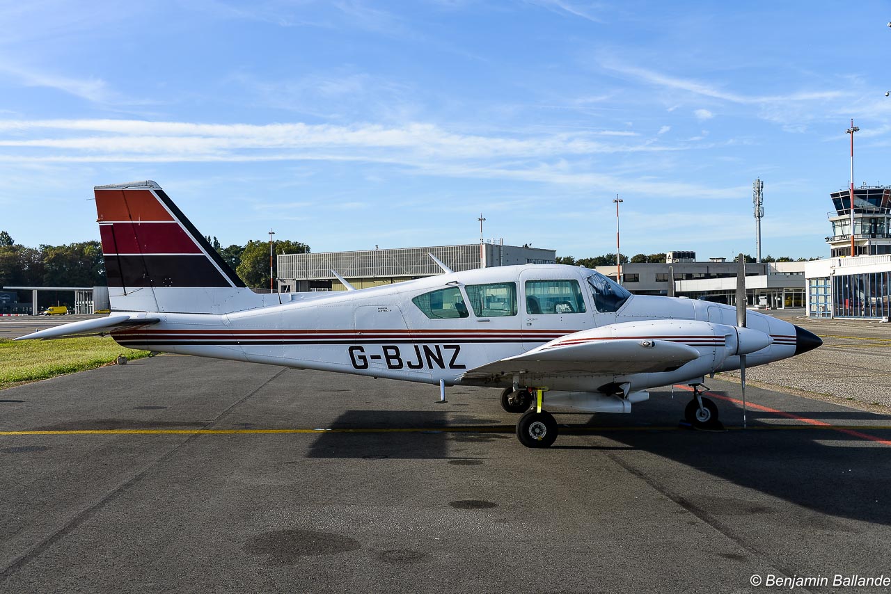 Piper PA-23-250 Aztec - G-BJNZ