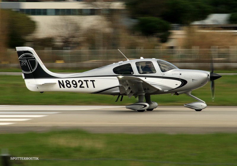 Cirrus SR22 - N892TT