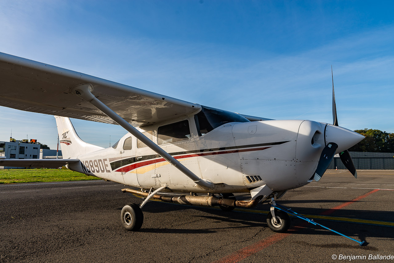 Cessna 206 - N989DE